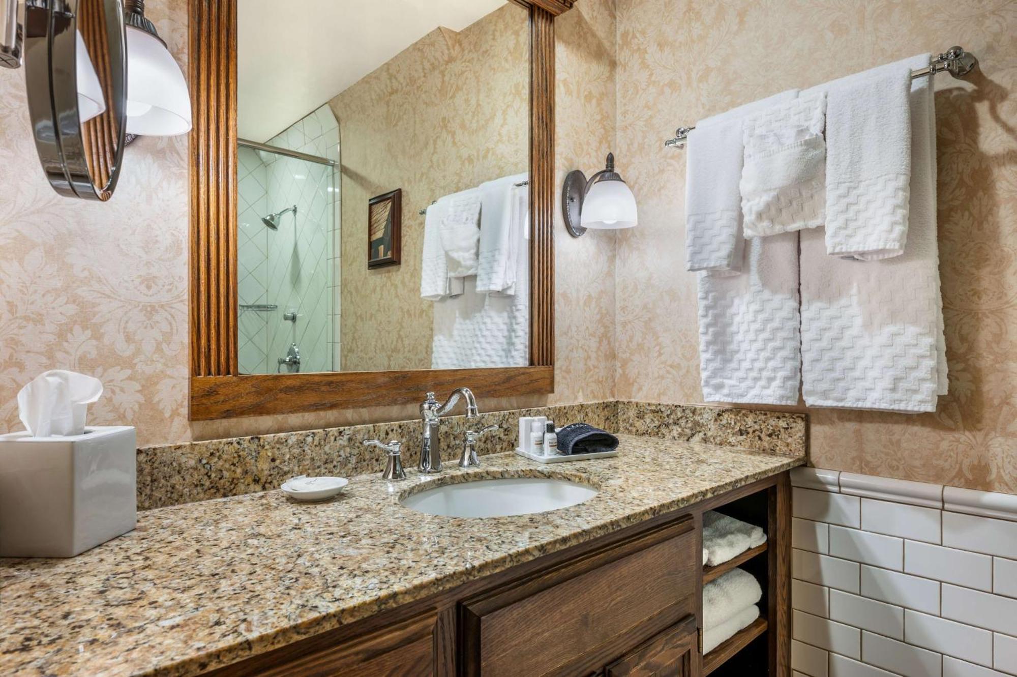 Best Western Premier Mariemont Inn Синсинати Екстериор снимка